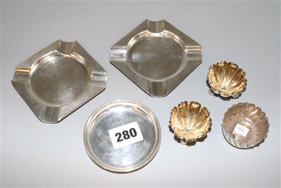 Pair silver ashtrays, 2 pairs salts, 1 odd salt